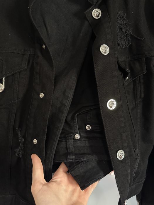 jacheta si blugi Versace Versus