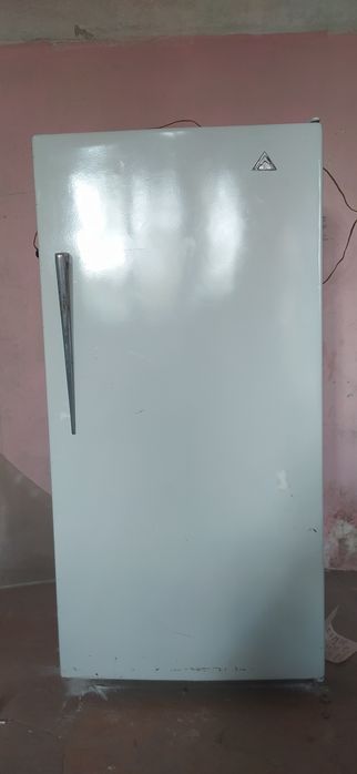 Холодильник сотилади