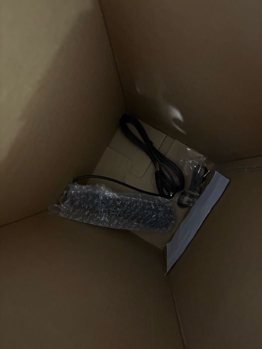 Продаю мощную Bluetooth колонку + комплект