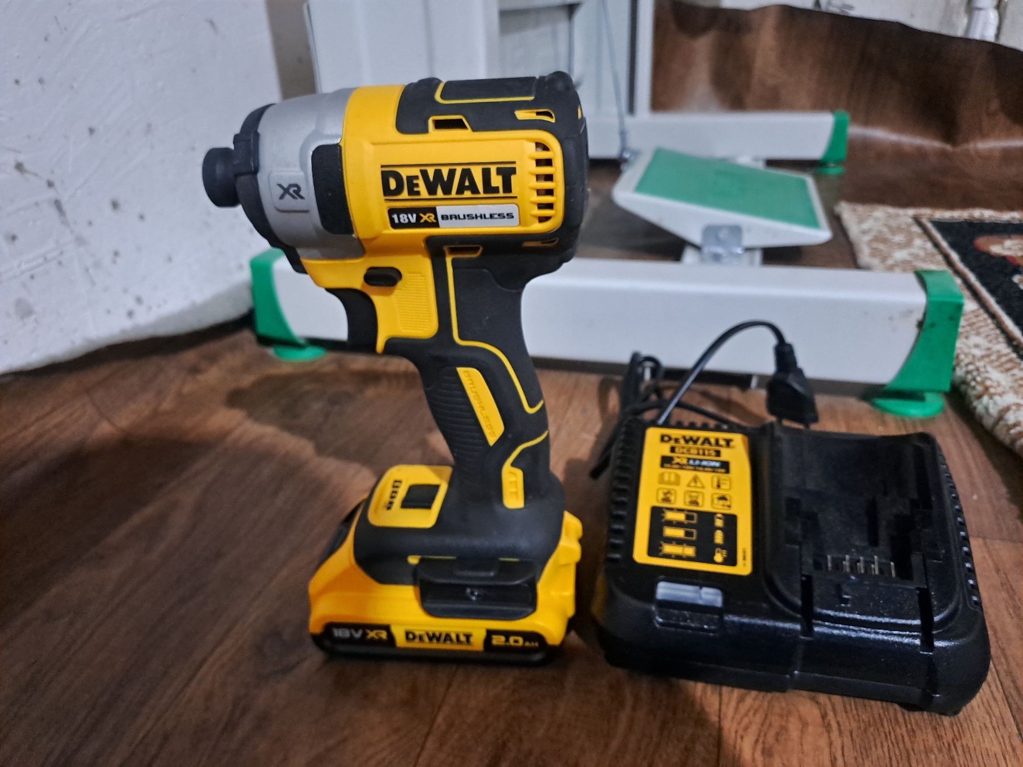 Original dewalt DCF887   18V satiladi