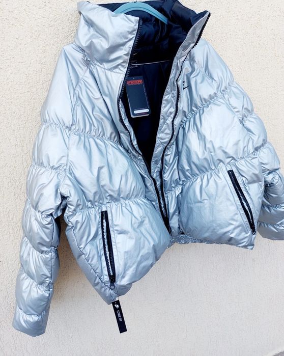 Geacă NIKE , model deosebit noua