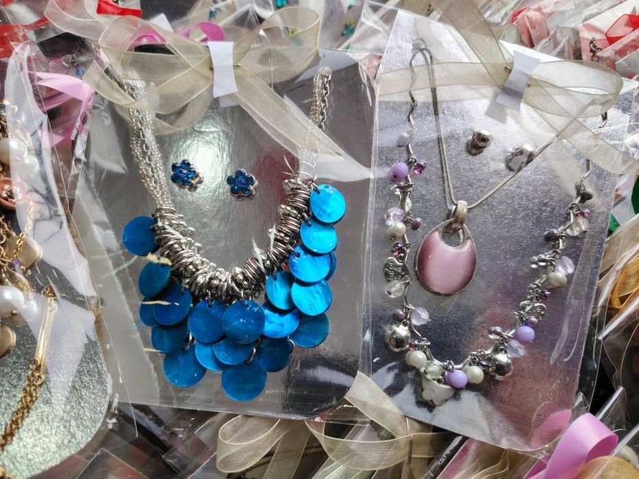 Бижута , комплекти от 4лв до 12лв