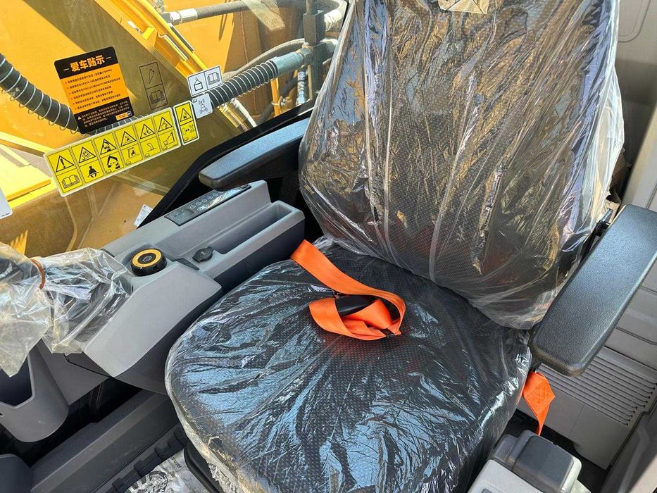 VAND Excavator pe senile CAT 320 (NOU)