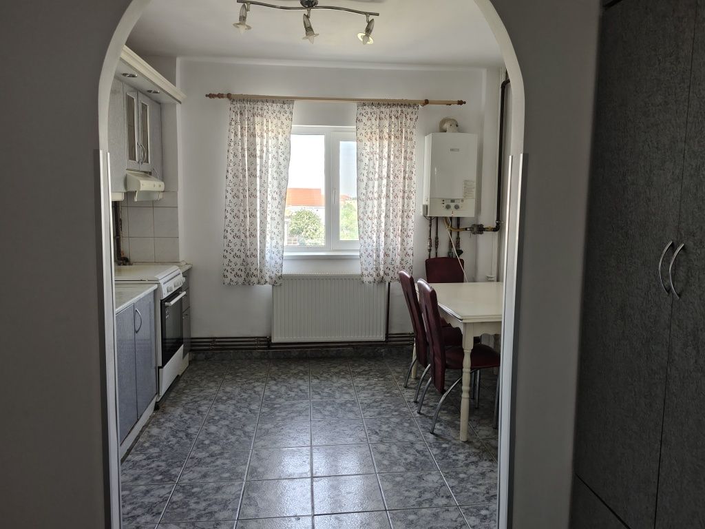 Închiriez apartament 2 camere zona 300 Micalaca