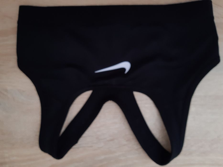 Crone/Nike спортни сутиени и бюстие