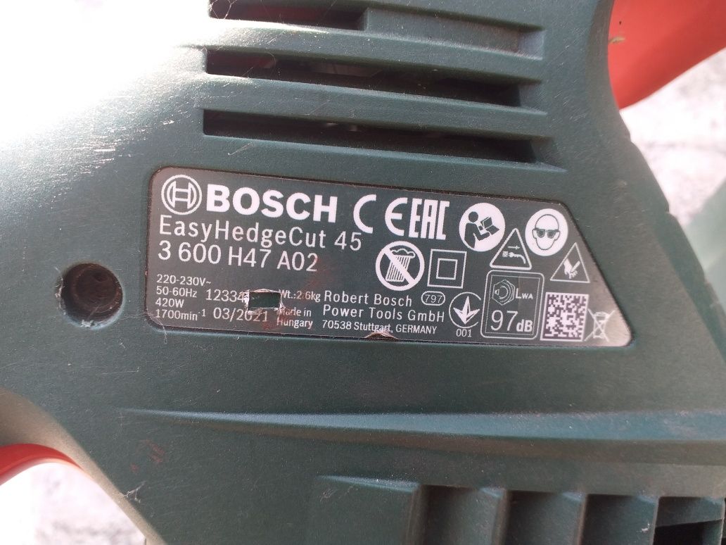 Trimăr marca Bosch, pt tuns tuia, 45 cm.