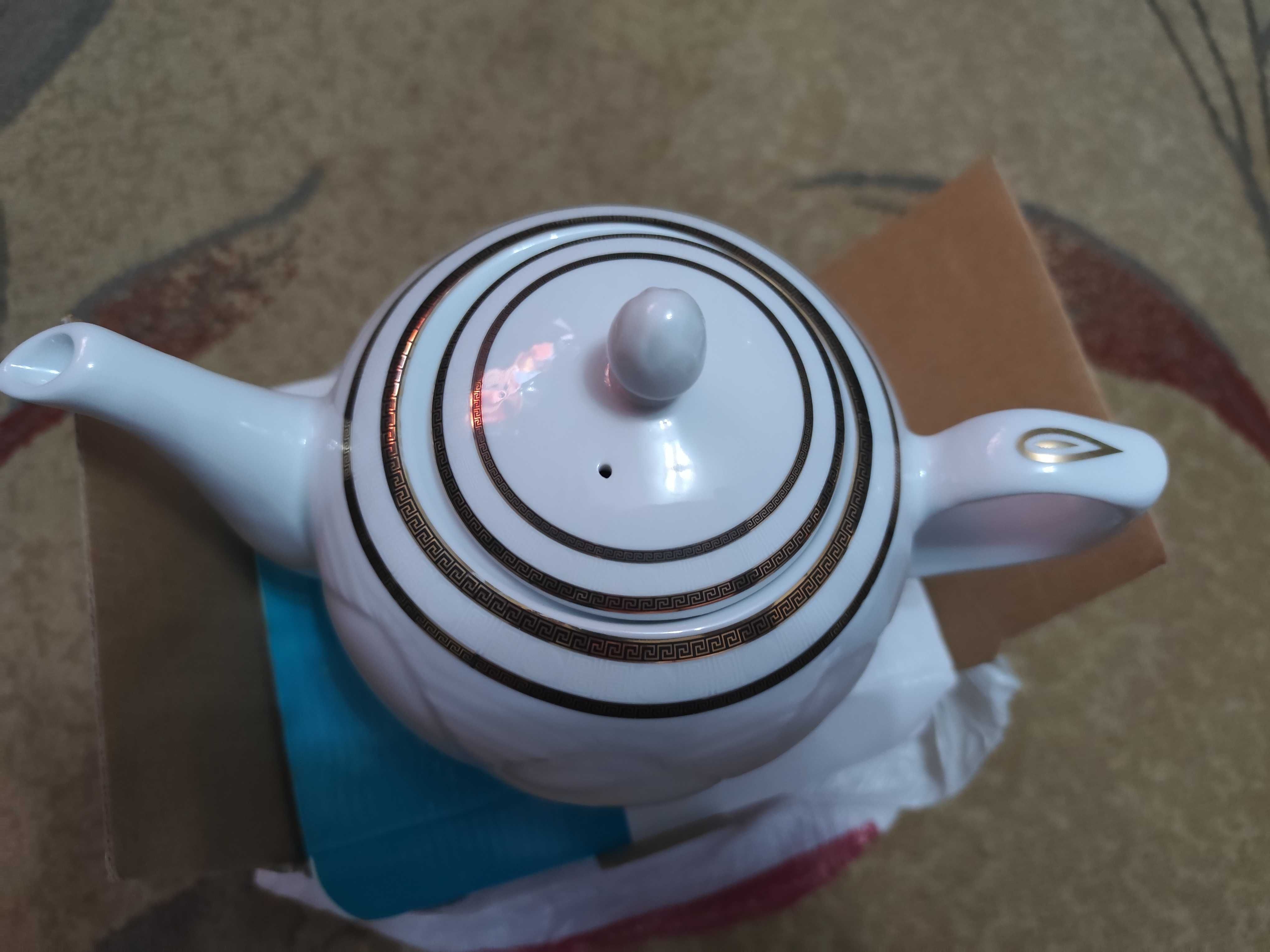 Продам новый фарфоровый заварочный чайник, 1 л, пр- во Иран.