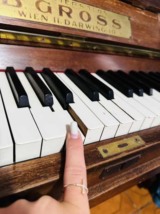Vând Pianină muzicala