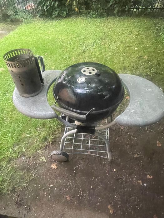Grătar Weber Cărbuni/Lemne cu măsuțe