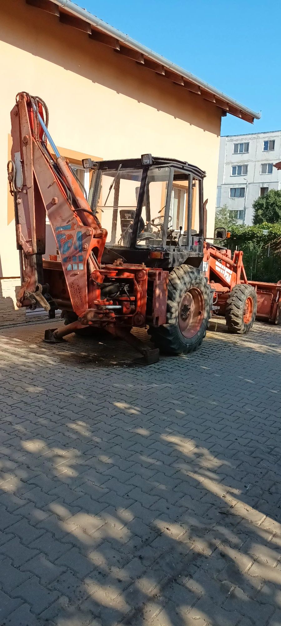 Vînd buldoexcavator