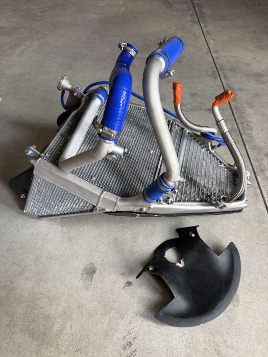 Рейсингов радиаторH2O за Ducati Panigale