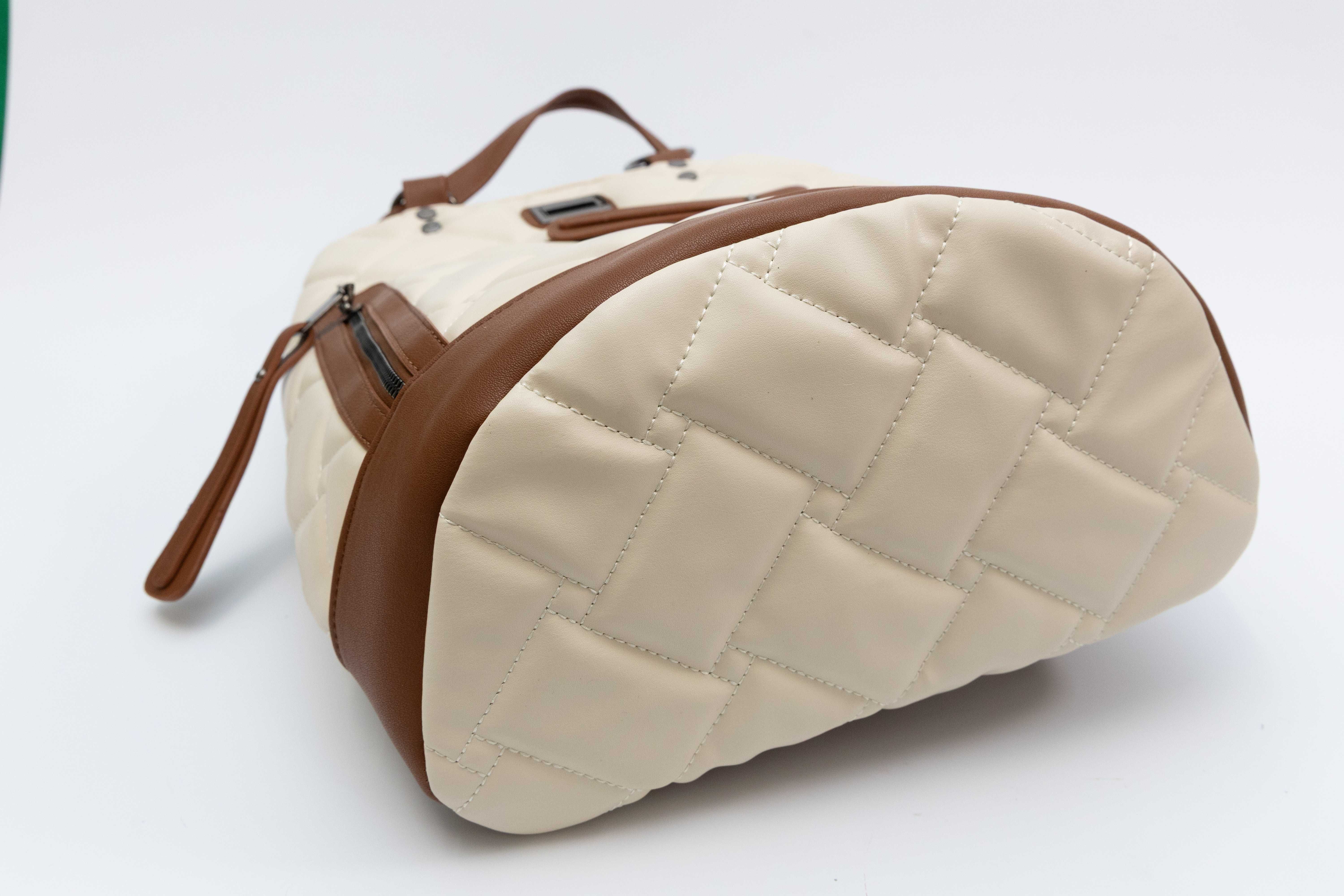 Спортно елегантна дамска раница AMORE Livia - Cream