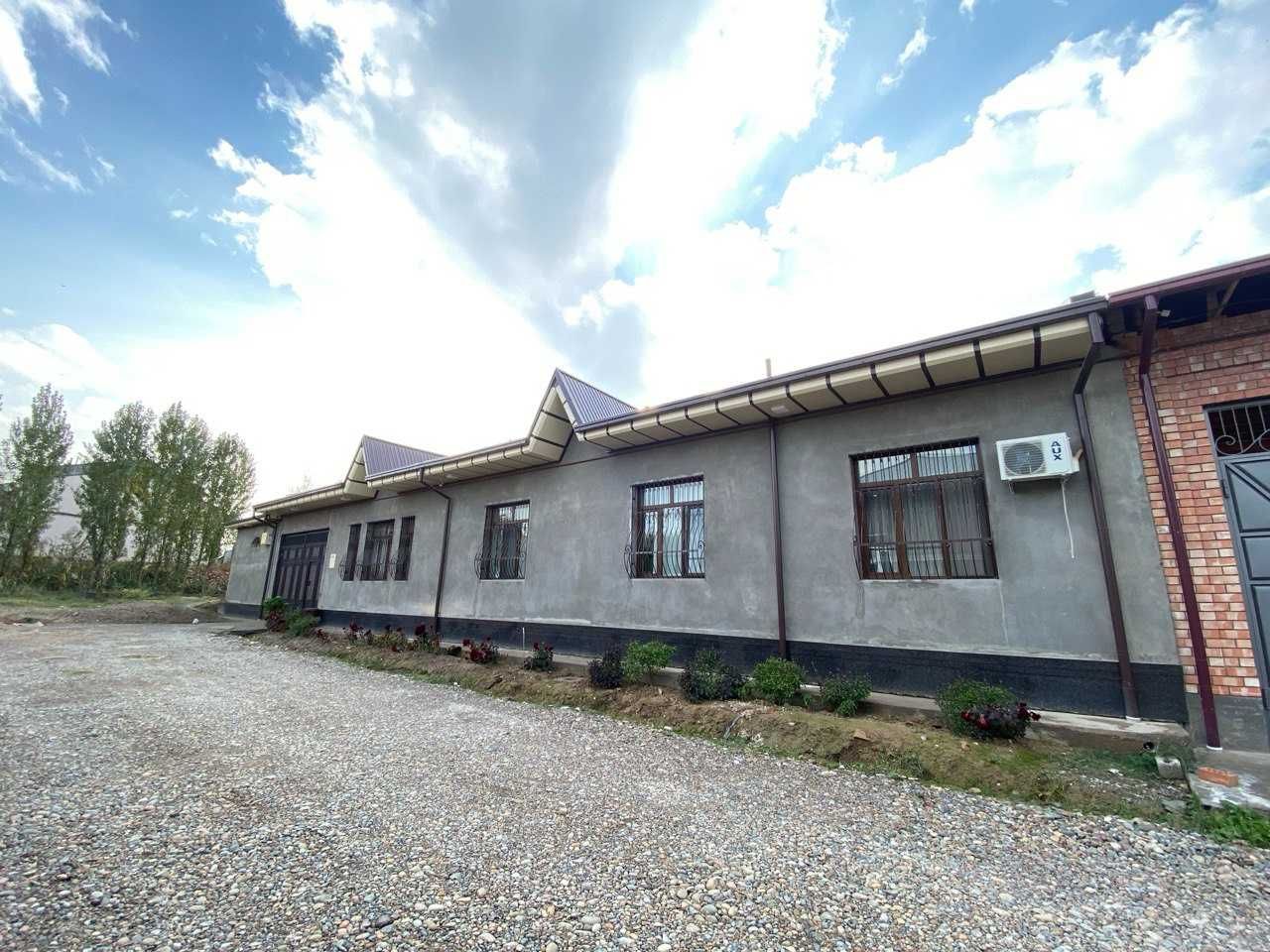 Sabzavot mahallasida shinam hovli sotiladi! 10 sotix, 6 xona,