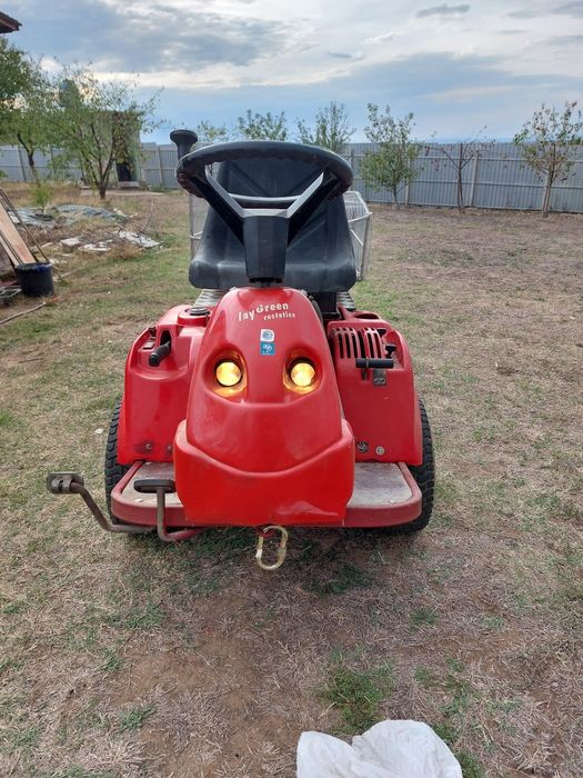 Vind tractoraș de tuns gazon