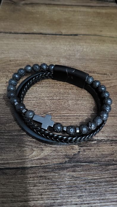 Браслет на руку черный