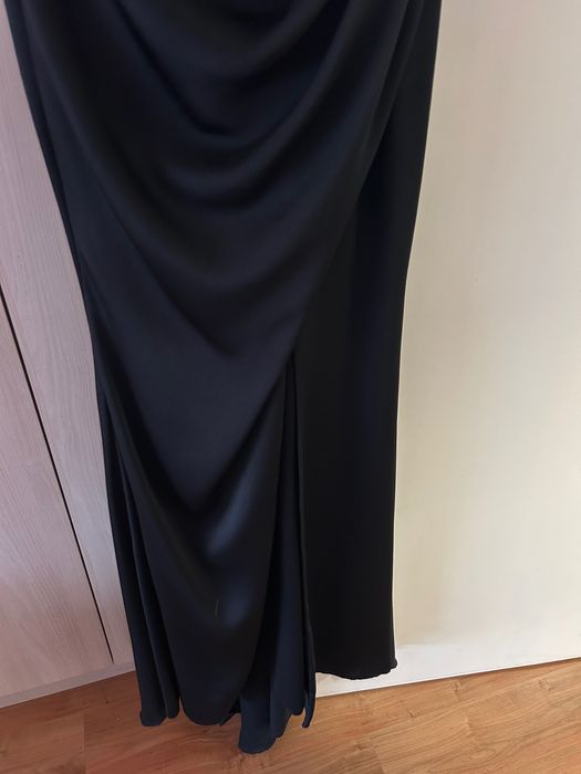 Черна рокля с пера