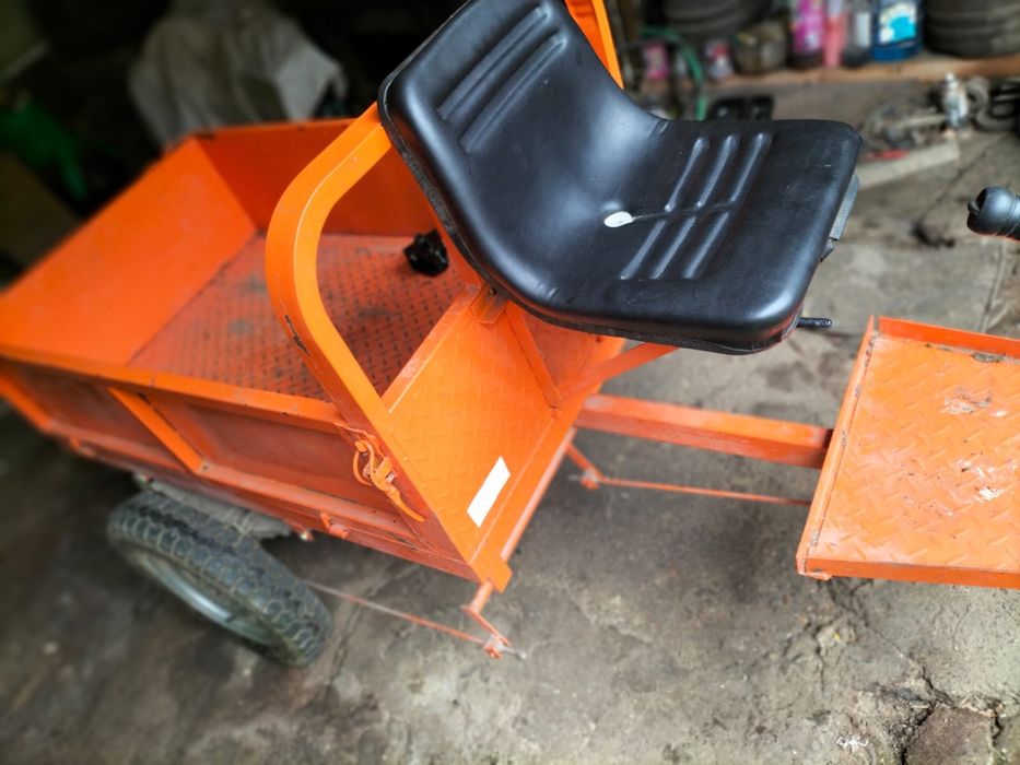 Vând motocultor.