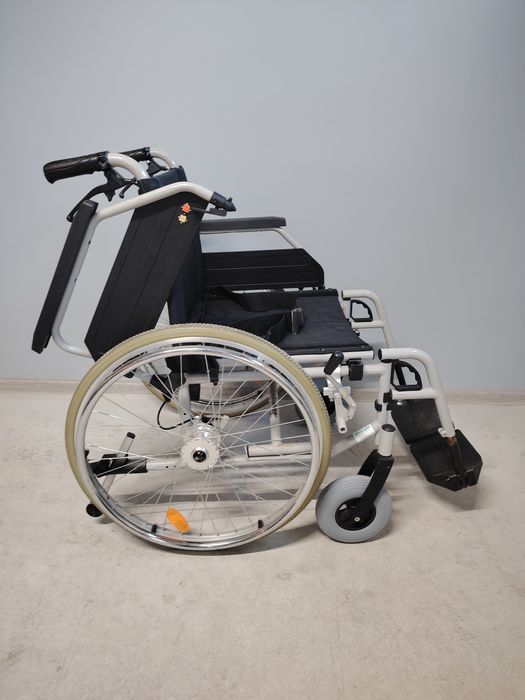 Carucior cu rotile/Fotoliu rulant  pentru persoane cu handicap.049