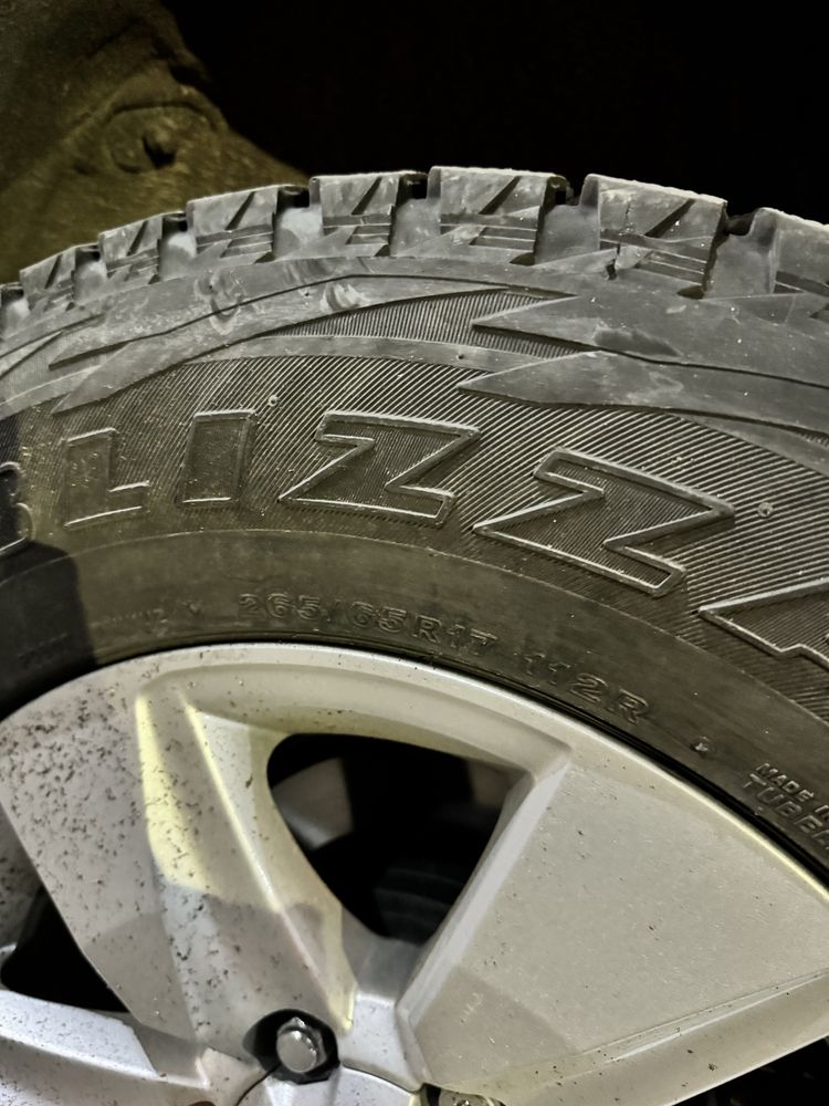 Зимняя резина 265/65/17 лепучка bridgestone blizzak