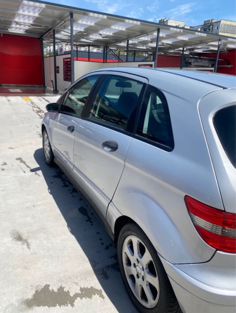 Mercedes Benz B200