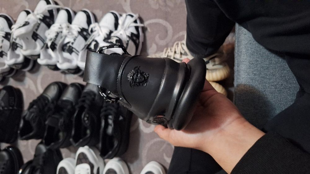 Versace Chain Reaction black