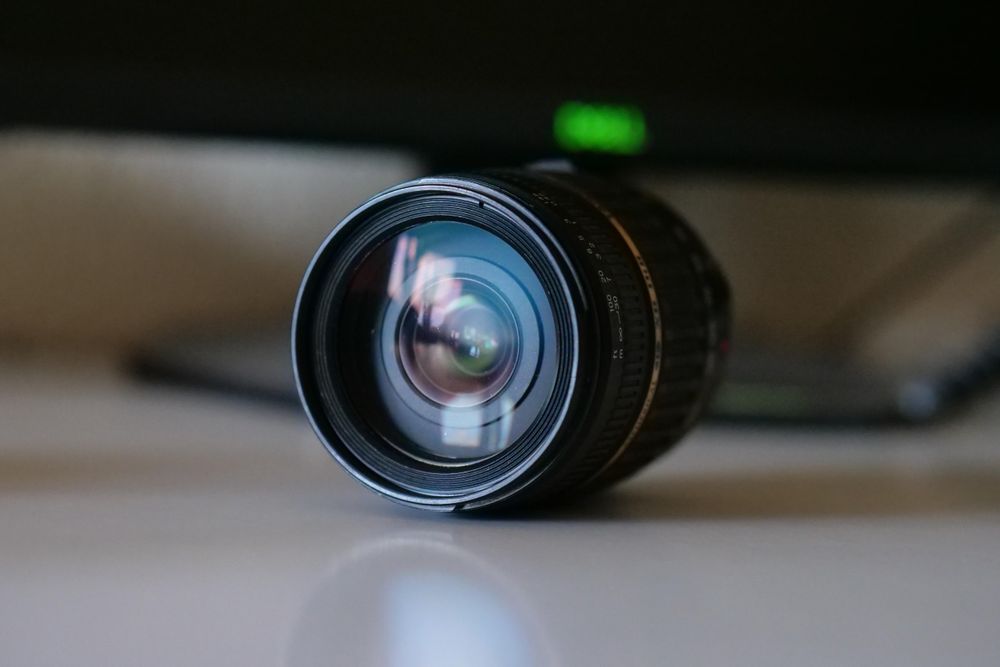 Camera/Aparat foto Canon 1000d + doua obiective tamron 18-200 plus kit