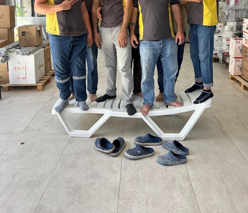 Vand sezlonguri, mese, scaune