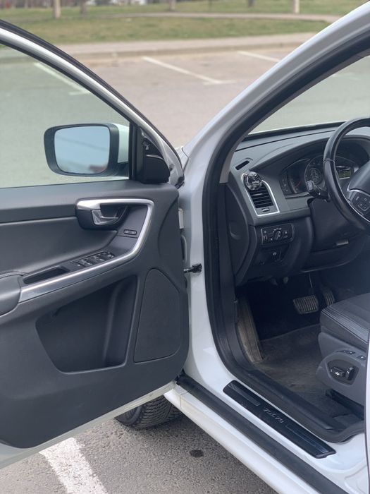 Volvo XC60 T5 - cutie automata