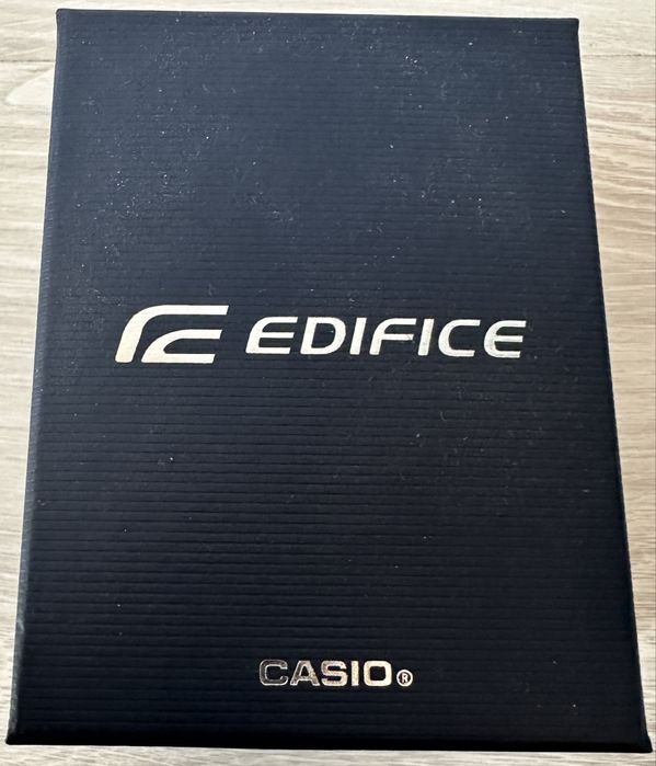 Продавам часовник Casio Edifice