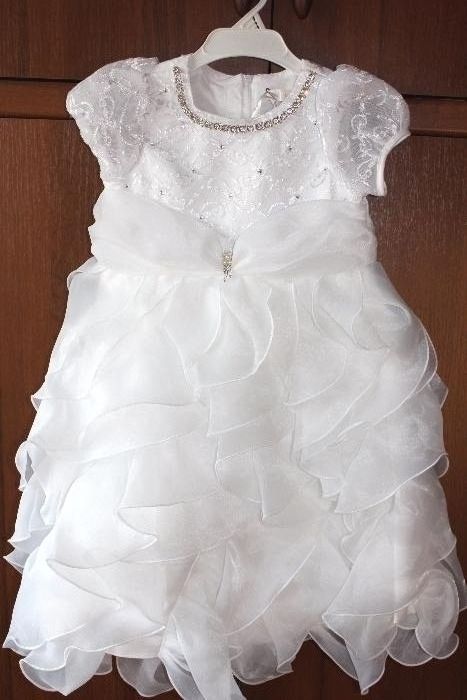 Новое шикарное платье DELORAS