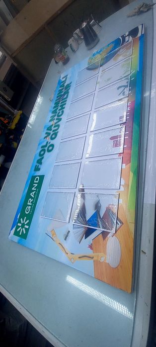 Bortma xarflar va plakatlar 100 dan oshiq reklama xizmati