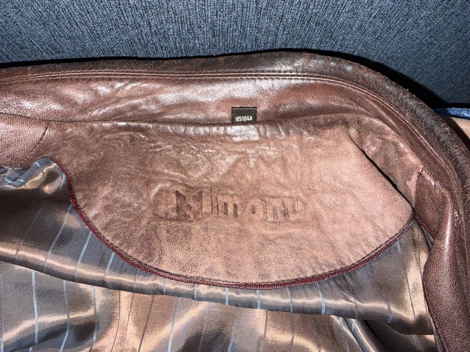 * легкая стильная куртка из натуральной кожи в хорошем состоянии