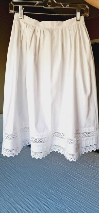 Poale costum popular