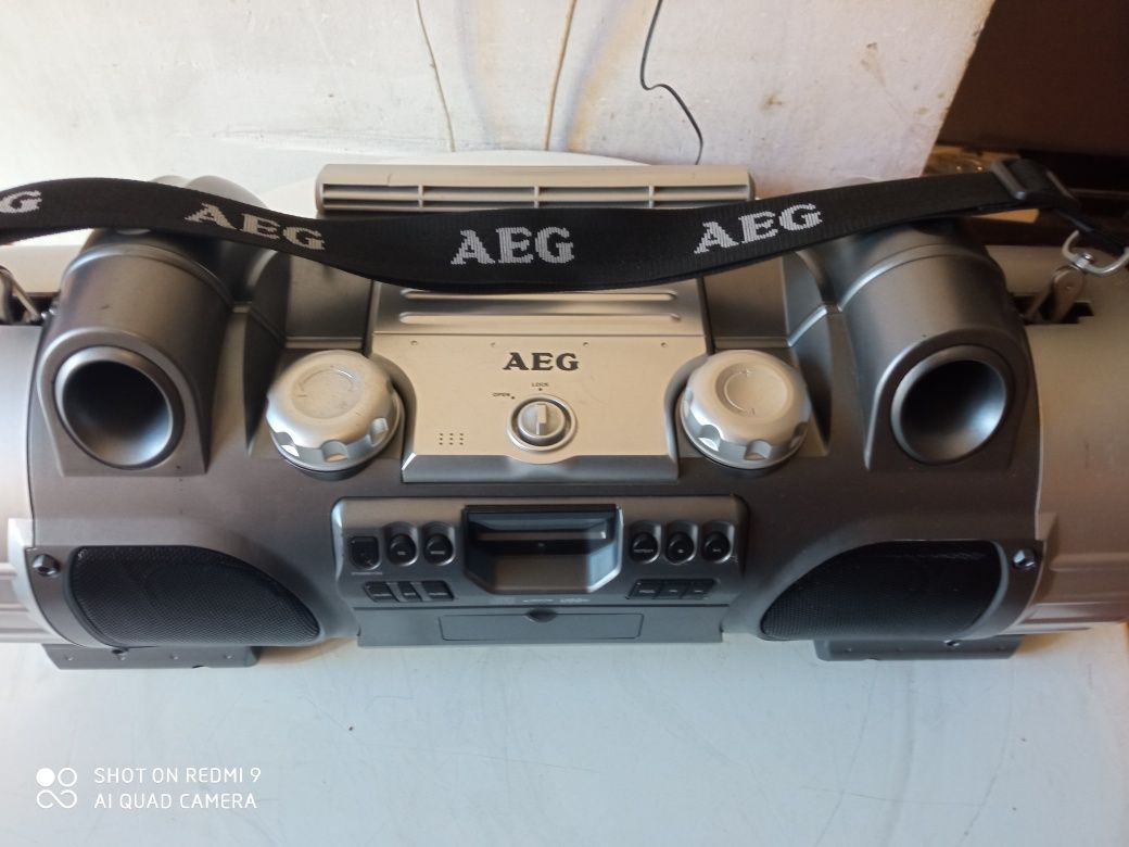 boombox marca AEG