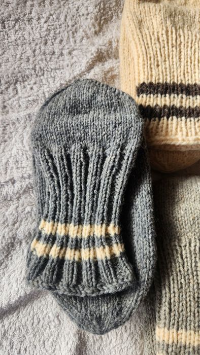 Нови вълнени чорапи ръчно плетени