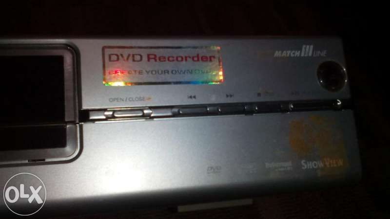 Продавам DVD Recorder Philips Dvdr 880