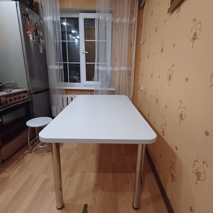 Кухонный стол со стульями