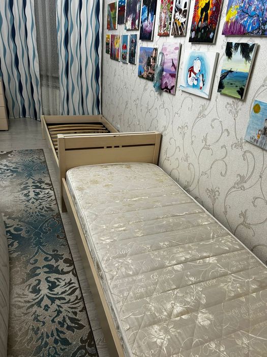 Продам кровать, угловой шкаф, комод