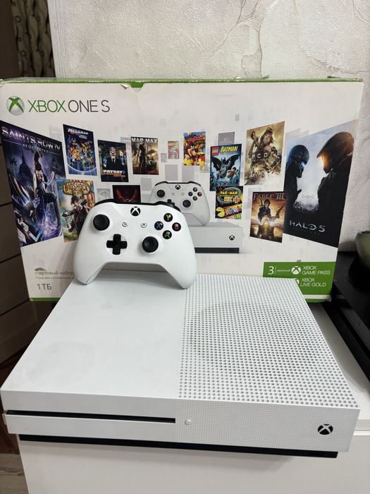 Продам x box one s в хорошем состоянии