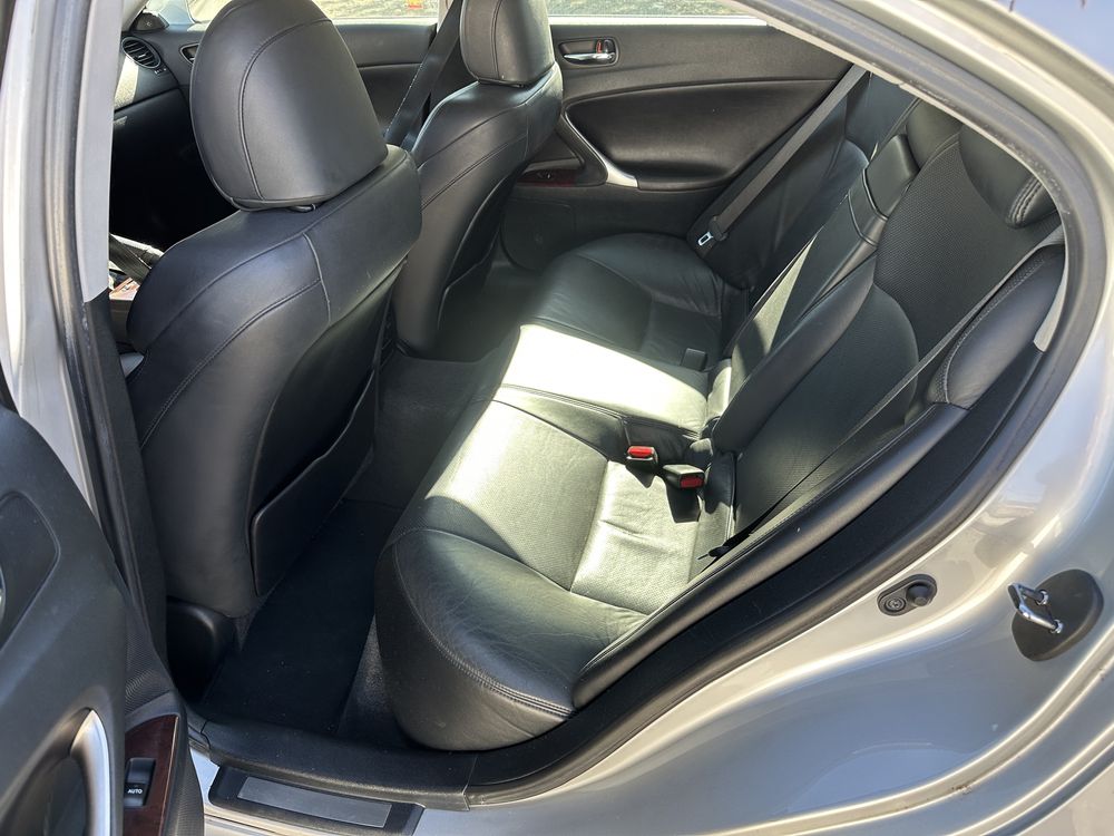 Lexus IS 220d 177 кс На части!