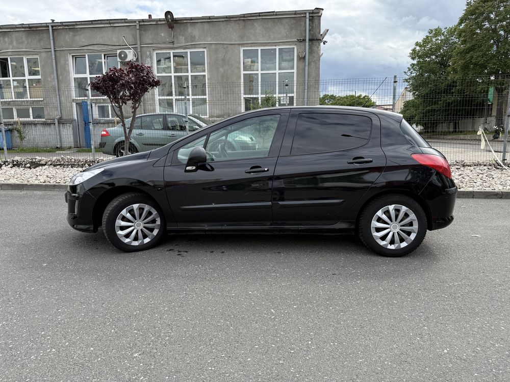 Peugeot 308 hatchback 2010
