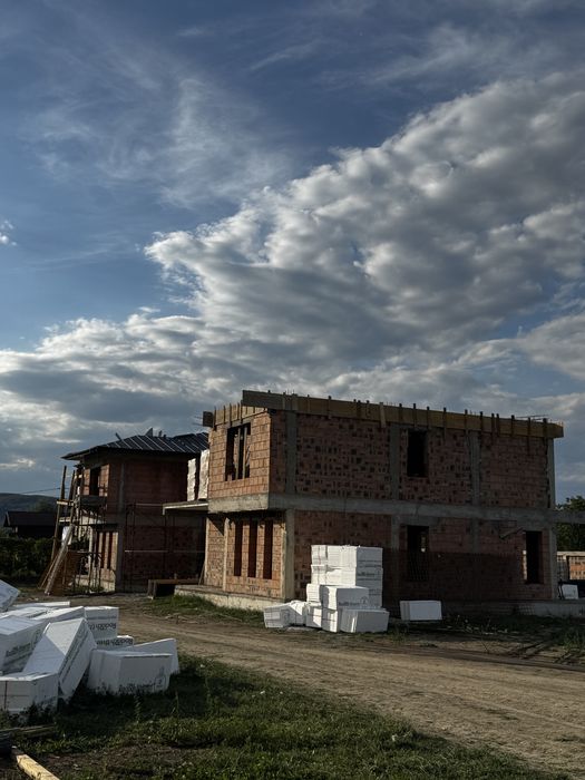 Case de vanzare în complex privat