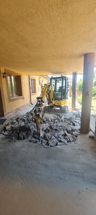 Excavator de inchiriat/Cilindru compactor