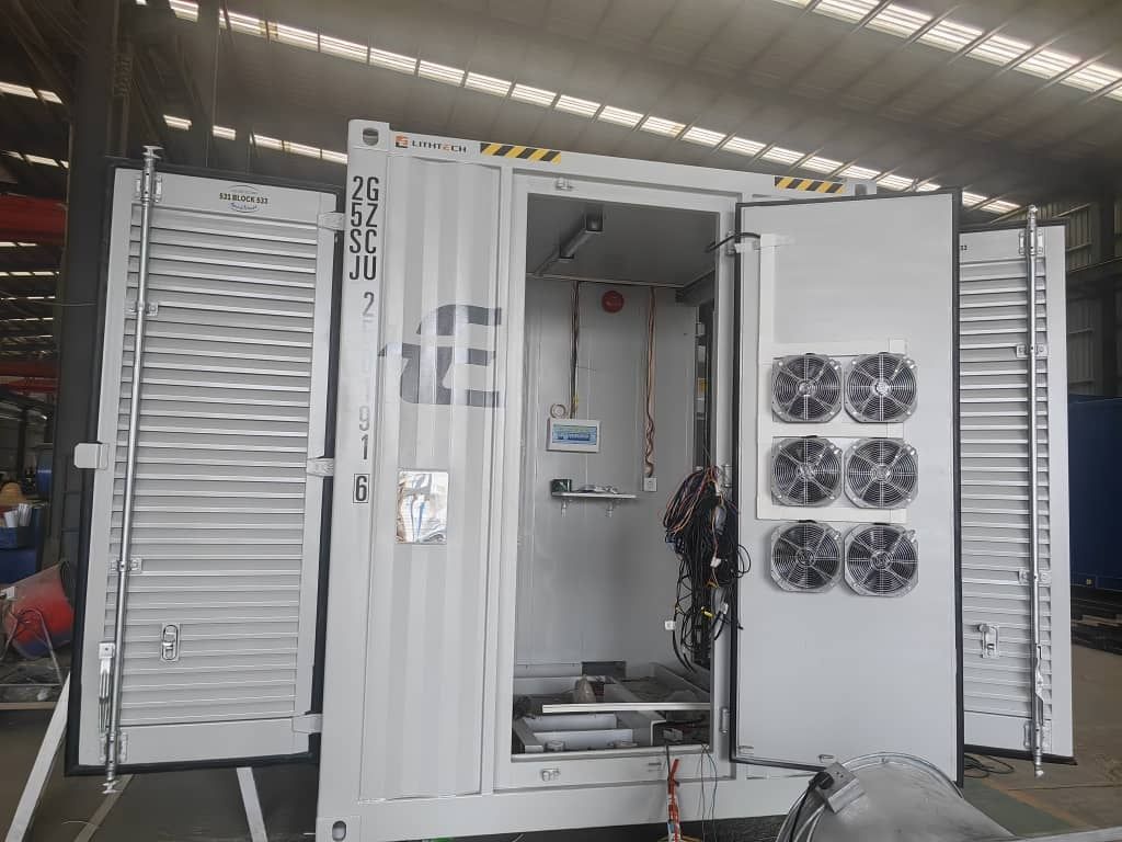 Соларна батерия с инвертор 215kwh 100kw CATL LiFePO4
