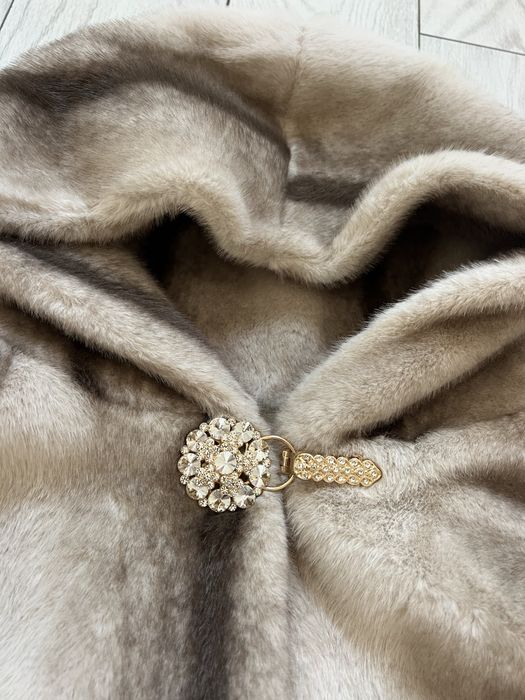 Haina blana cu aspect natural