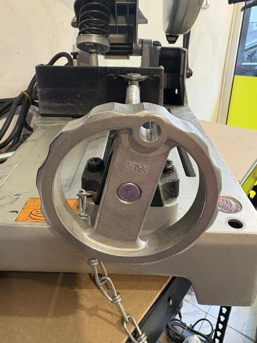 Отрезна машина Makita LC1230