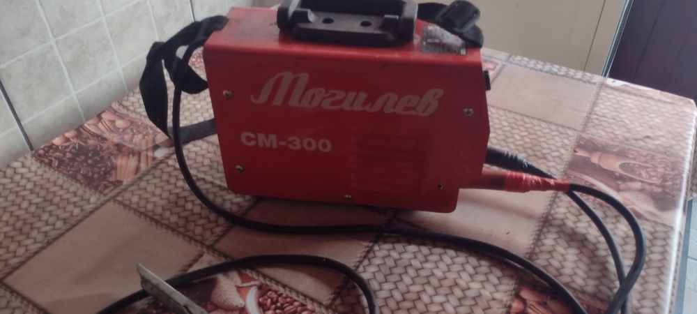 Aparat de sudură MMA și mască de sudură