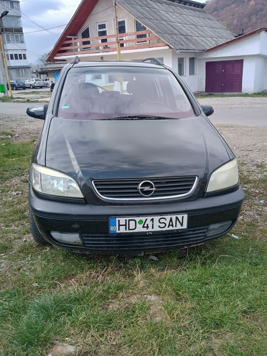 Vând Opel zafira