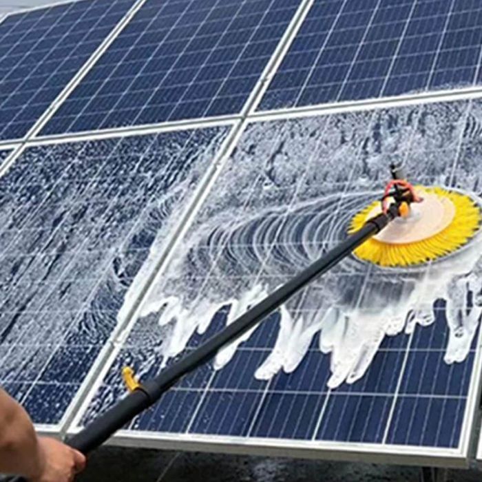 Servicii profesionale de spălare panouri fotovoltaice