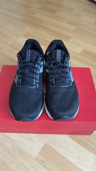 New Balance FuelCell Propel v5 in stare foarte buna